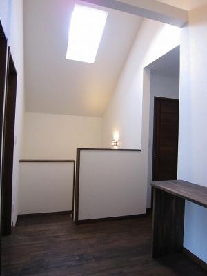 2Fホールは天窓と高い天井で
明るさを確保。家事室、
スタディスペース、
ランドリースペースにも
使えます