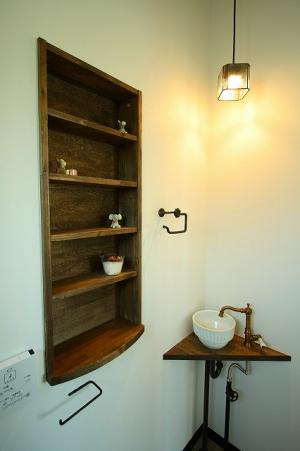 収納棚・手洗い