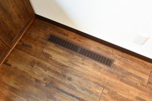 室内がいつもきれいな空気に
なるよう床の吸気口から汚れた空気を
吸い込みます